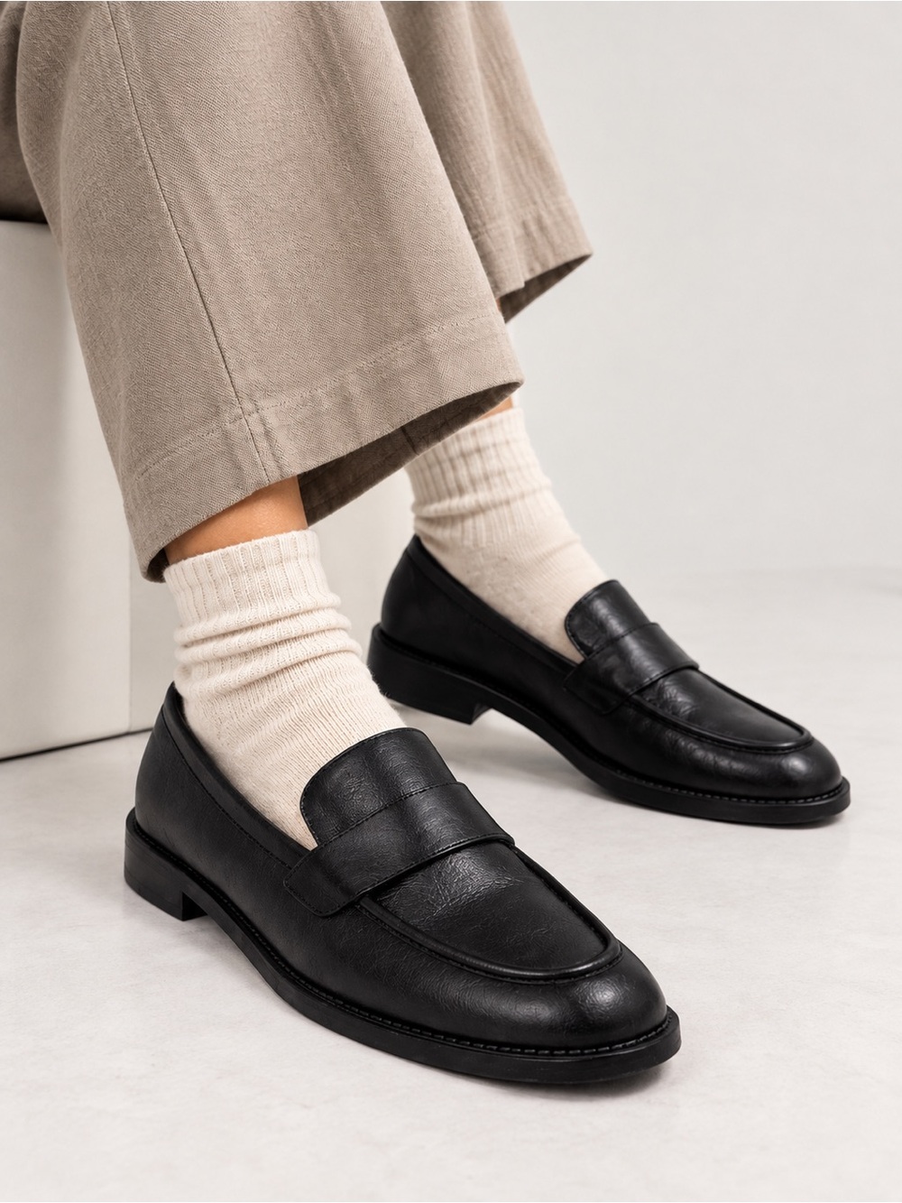 Classic Black Penny Loafers – Women’s Size 6.5